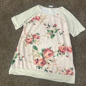 2/$30 Vanilla Bay top. Size large